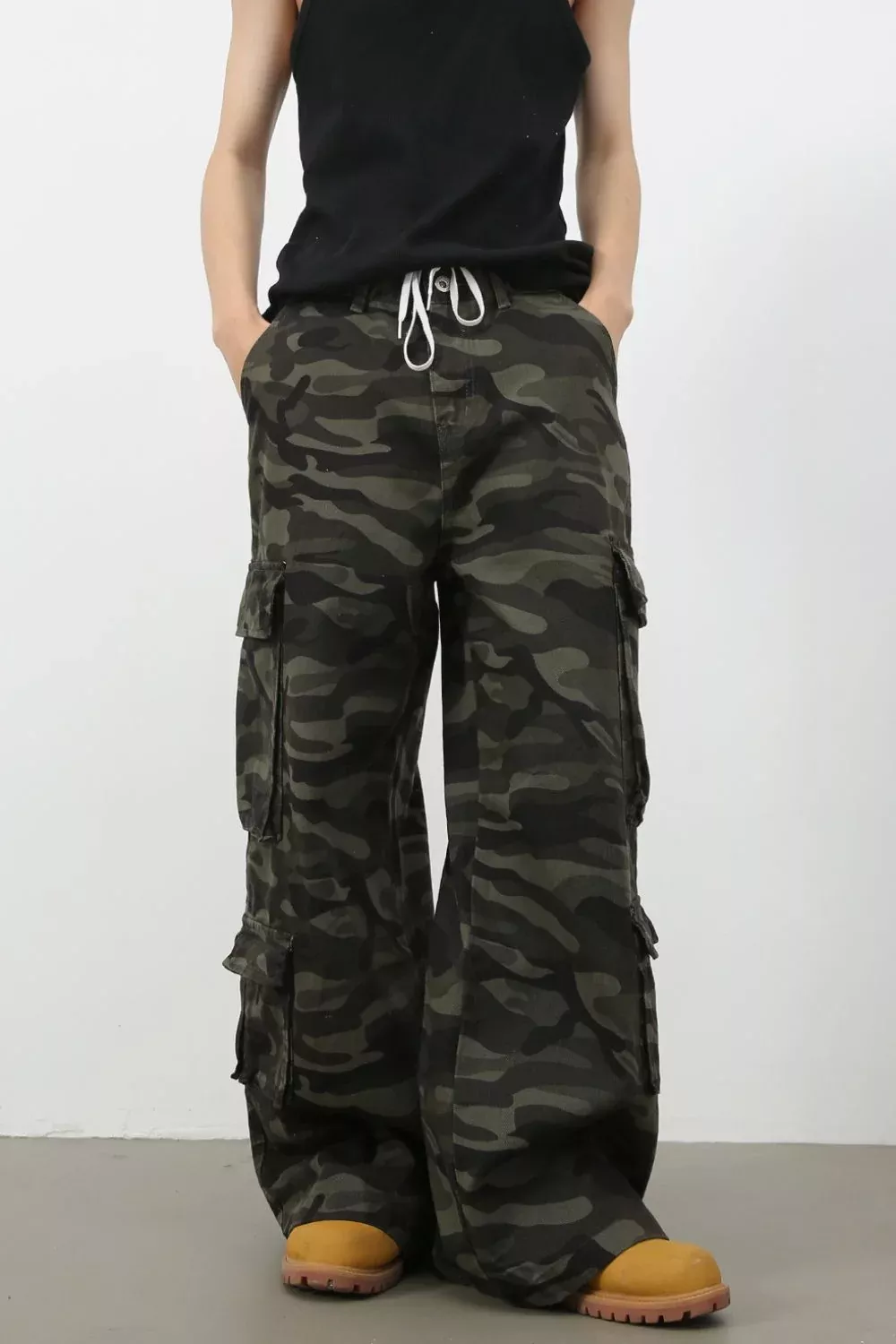 Men's Camouflage Wide Leg Jeans with Cargo Pockets